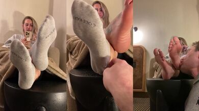 Milf Auntie flexes her writhing sweaty soles after hard training