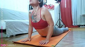 fille negligee qui se fait pipi dessus en cours de yoga