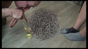 Rinse your nose with the home helper&rsquo;s piss