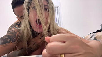 Quando pega daquele jeito q voc&ecirc_ sente tudo dentro com o pau latejando eu quase gozando! Ele gozou dentro da minha buceta eu gozei no pau dele