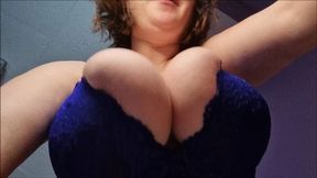 Boobies bouncing off bra !