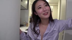 Japanese MILF Suzu Matsuoka gives a sloppy blowjob and gets her cunt nailed hard