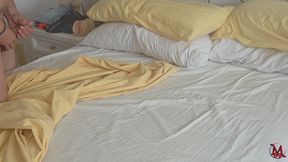 Look how my ass humping to my pillow