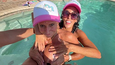 Abi James & Sunni Daize Give Memorable Tandem Blowjob