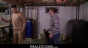 MaleIcons.com - Killian's skilled strokes bring Nick to the edge of ecstasy