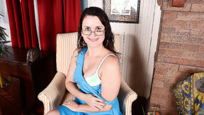 ”Horny American housewife playing with her shaved cunt”