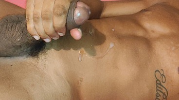 Amigo batendo punheta escondido na buceta