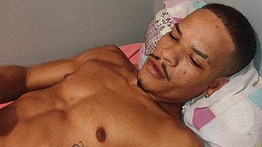 Amigo batendo punheta escondido na buceta