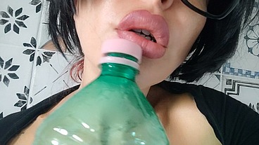 Chantal Channel - no i can t resist! i must peeing in a plastic bottle!