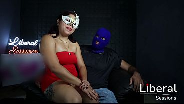 DOBLE PENETRACION- CUCKOLD. SUS DOS AMIGOS LE PARTEN EL CULO A SU HOTWIFE.