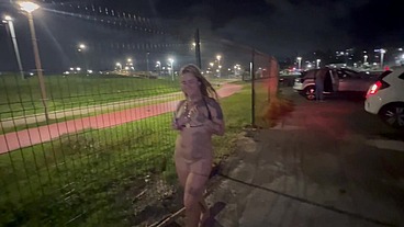 PRlMAS TARADAS POR SEXO DÃO A BUCETINHA PARA DESCONHECIDOS NO ESTACIONAMENTO DO SUPERMERCADO GERAL OLHANDO !! O que você faria?