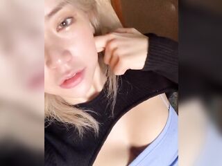 Former Brave Gals Member Hyeran's Agreeable Cleavage
