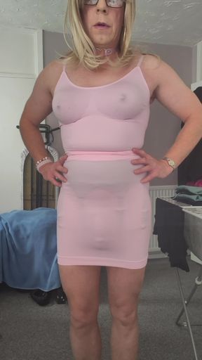 Holly&#39;s got a skirt bulge