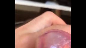 Batendo at&eacute_ gozar dentro da camisinha