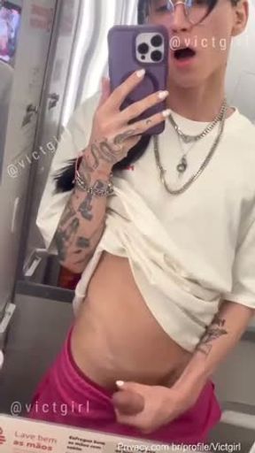 Vic airplane bathroom cum