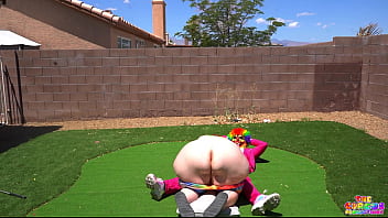 Julie Ginger And Gibby The Clown Play A Game Off Golf And This Happened....