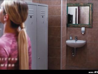 Gym Wench Hardcore Anal Sex - Zlata Shine Banged With Giant XXL Shemale hentai Wang by Lustful Transsexual