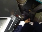 外でおしっこ！撮影してると思ったら勃起してきました（笑）