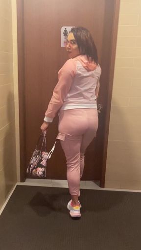 Big Piss in the Sink of a Restaurant Bat
