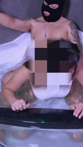 Latin goddess, Casting in the jacuzzi heart-stopping curves   Clip 1