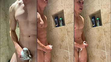 Fit Guy Masturbates in his Shower