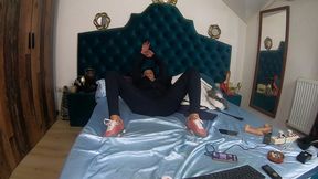 milfycalla- masturbating and dancing while wearing sorts wear