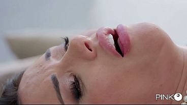 Freya Ferrari: Anal is a must on a first date