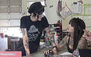 You Wont Believe What Aaliyah Love Caught Her Neighbor Raven Doing