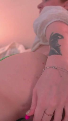 MY JUICY ASS SQUEEZES YOUR HARD COCK   Clip 1