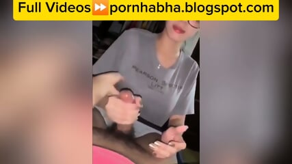 Crot Di Tangan ABG Cantik