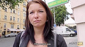 HUNT4K. El aventurero Denisse esta feliz de tener sexo por dinero en Praga