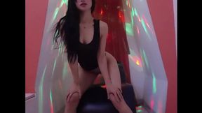 �Mi chica baila en el hotel, se monta en m� y no deja de perrear en mi verga ????�