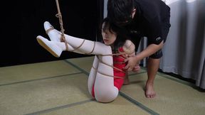 xr203-Girl in gymnastics uniform was restrained