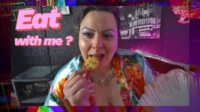 Glamorous BBW Goddess Malory Devours Snacks in Satin: Up-Close Mouth Play and Filthy Food Confessions