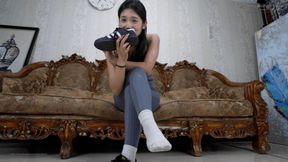 Pretty cute Asian girl Tangtang shows off her sexy 36EU feet52 HD