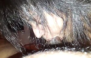 Tia brasileira amadora da blowjob num pau pequeno