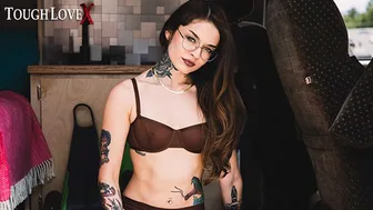 Naughty Vanessa Vega fucks Charles Dera in a car