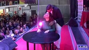 Zenda Horny catches a guy's cock in her mouth on a Barcelona street