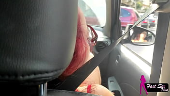 MOSTREI MINHA RABA NA RUA E O ENTREGADOR DE APLICATIVO ME CHUPOU NO CARRO - I SHOWED MY ASS ON THE STREET AND THE APP DELIVERY GUY SUCKED ME OFF IN THE CAR