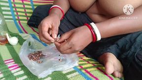 Desi housewife ne Tel banaya land mein lagane ke liye