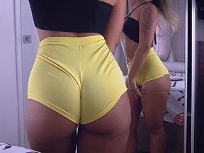 Comprei uns shortinhos novos, qual o mais bonitinho?