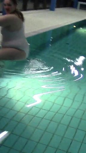 Userdate in the Swimming Pool