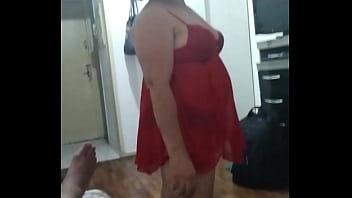 Coroa bunduda fazendo carinhos e boquete