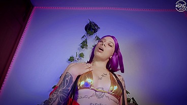 Faye Valentine fucks her tight pussy and has two orgasms with spasms in her pussy
