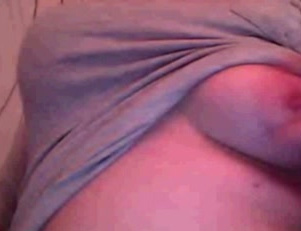 Amateur teen demonstrates her natural tits in webcam solo