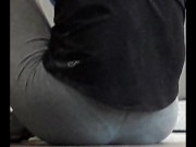 Je me branle dans la douche et je me mets le doight dans le cul