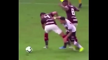 PIKACHU PASSANDO A PIROCA SEM MANTEIGA NO ESPANHOL