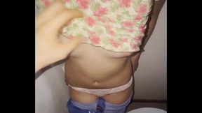 Mis amigos estaban cogiendo en los cuartos y me tuve que COGER en el ba&ntilde_o de una casa a la morrita enfiestada! En una fiesta de compas