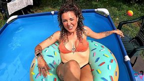 i gave him a deepthroat blowjob ruining his orgasm in the pool after he licked my pussy