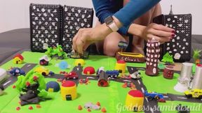 Giantess Samira desperately searches for boyfriend in his small town